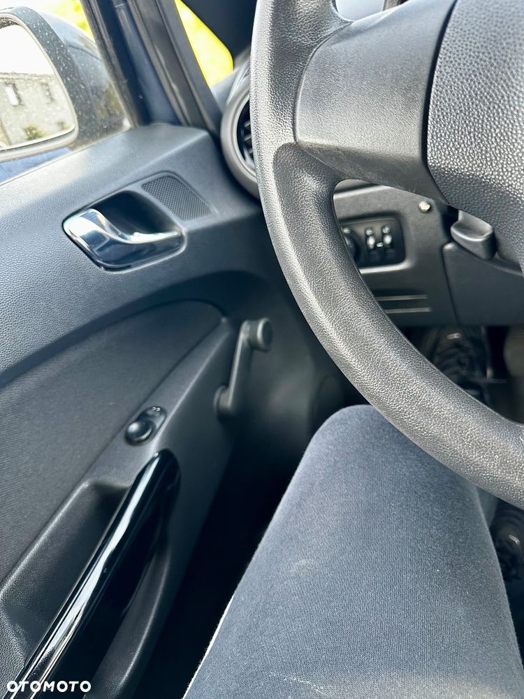 Opel Corsa 1.2 16V Essentia - 18