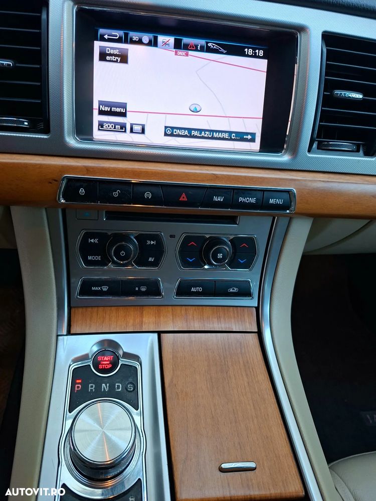 Jaguar XF 2.2D - 13