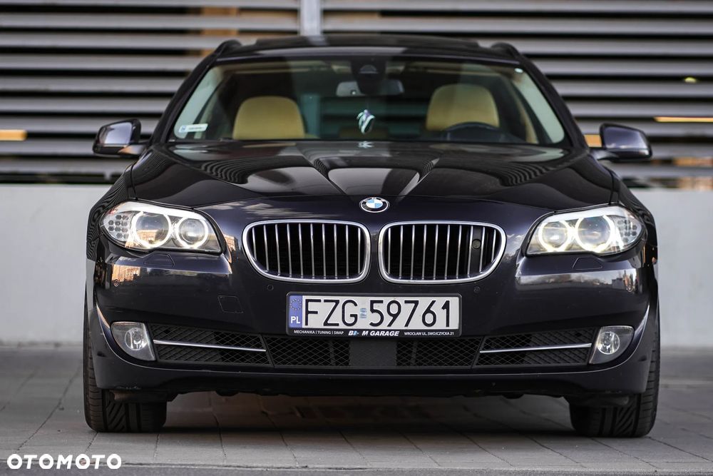 BMW Seria 5 525d xDrive Luxury Line - 2