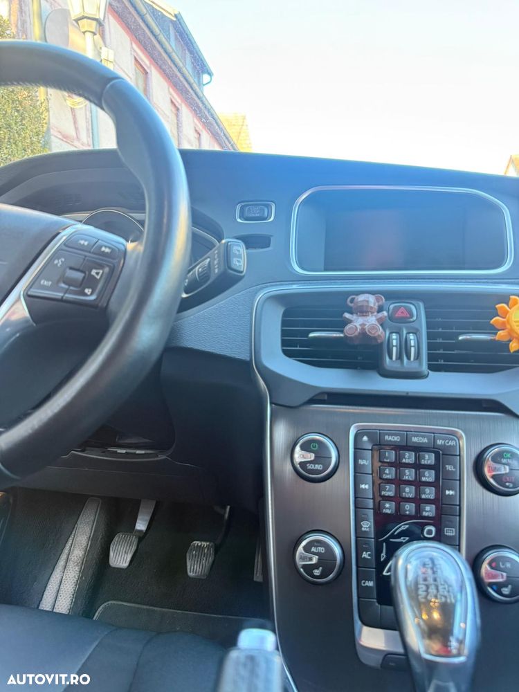 Volvo V40 D4 Momentum - 3