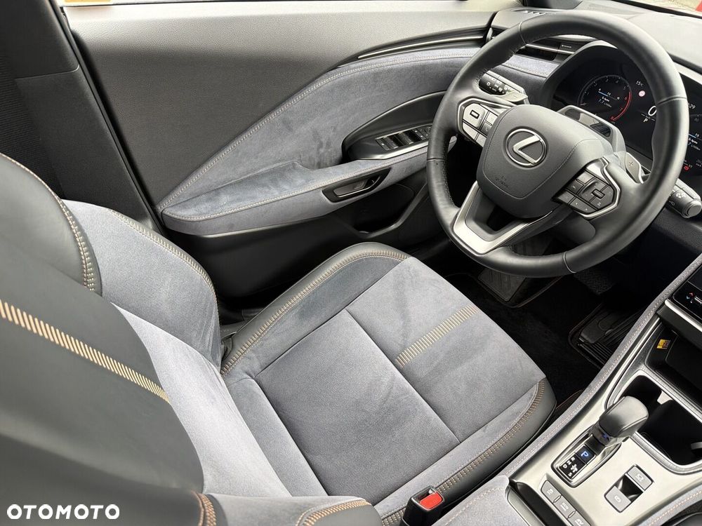 Lexus LBX 1.5 Hybrid Cool AWD - 14
