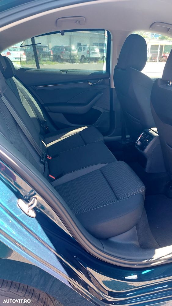 Skoda Octavia 2.0 TDI DSG First Edition - 7