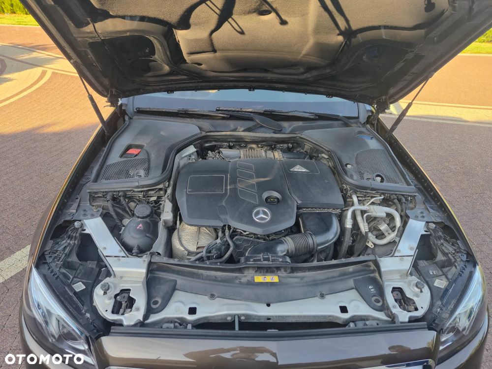 Mercedes-Benz Klasa E 220 d 4-Matic 9G-TRONIC - 3