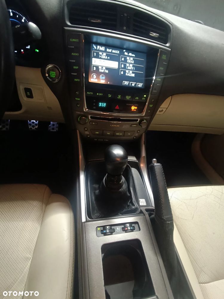 Lexus IS 220 D Prestige - 4
