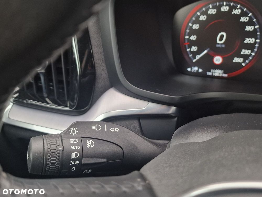 Volvo V60 Cross Country - 24