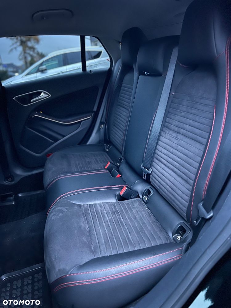 Mercedes-Benz CLA 200 7G-DCT AMG Line - 11