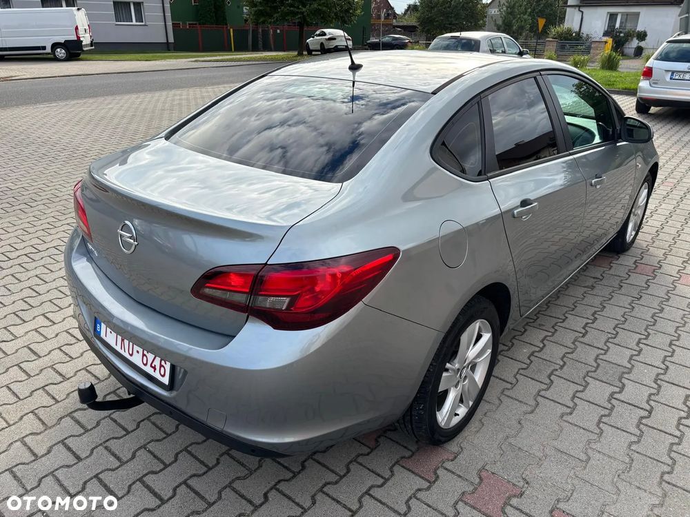 Opel Astra 1.6 Exklusiv - 8