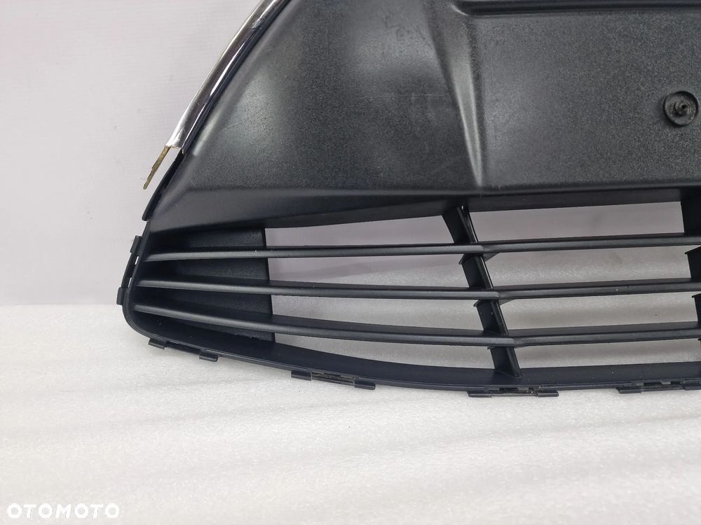 FORD C-MAX MK2 10- KRATKA ŚRODKOWA ZDERZAKA PRZEDNIEGO PRZÓD , NR D2ABB , NR AUKCJI KR172 - 11