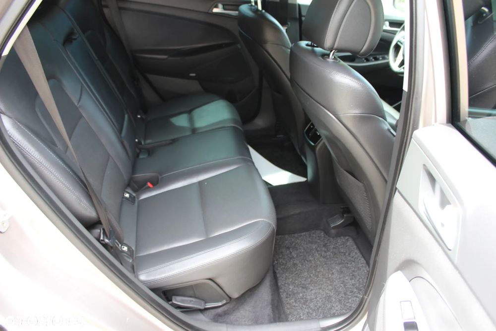 Hyundai Tucson blue 1.7 CRDi 2WD DCT Premium - 38