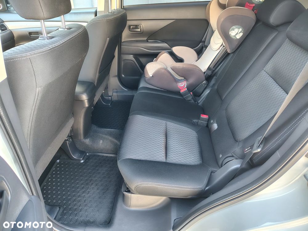 Mitsubishi Outlander 2.0 Intense 2WD - 17