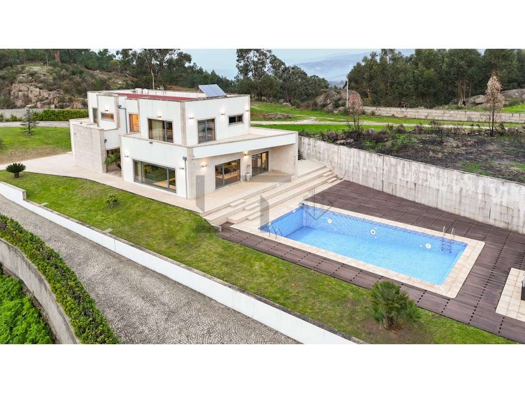 Moradia de Luxo com Piscina para Venda em Marco de Canaveses, Porto - Grande imagem: 2/45