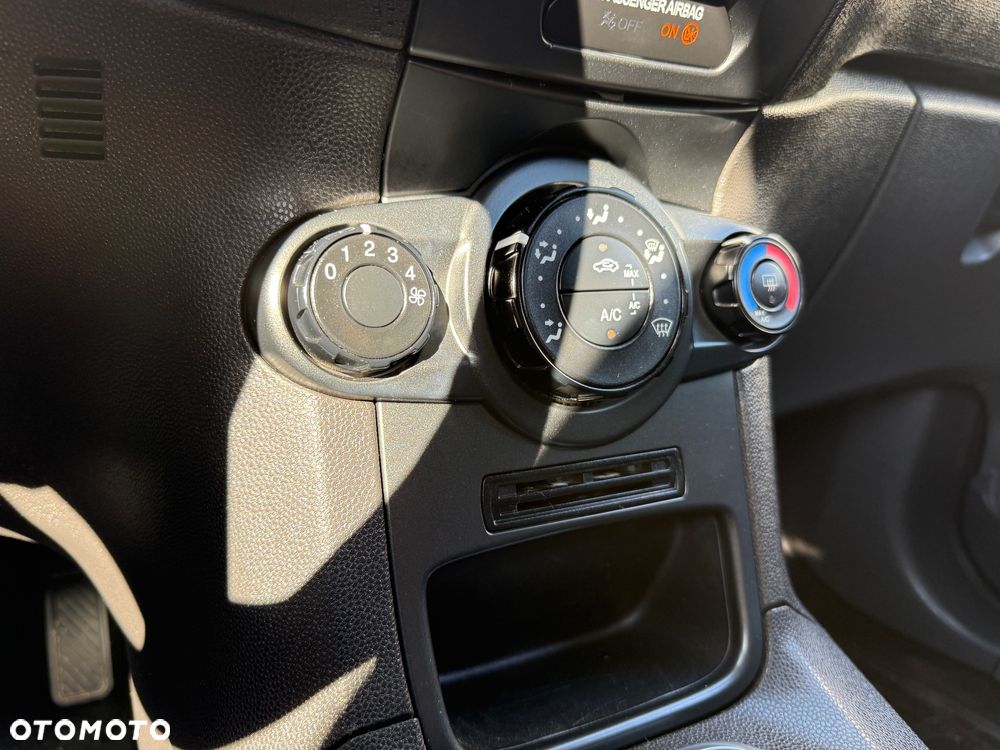 Ford Fiesta - 24