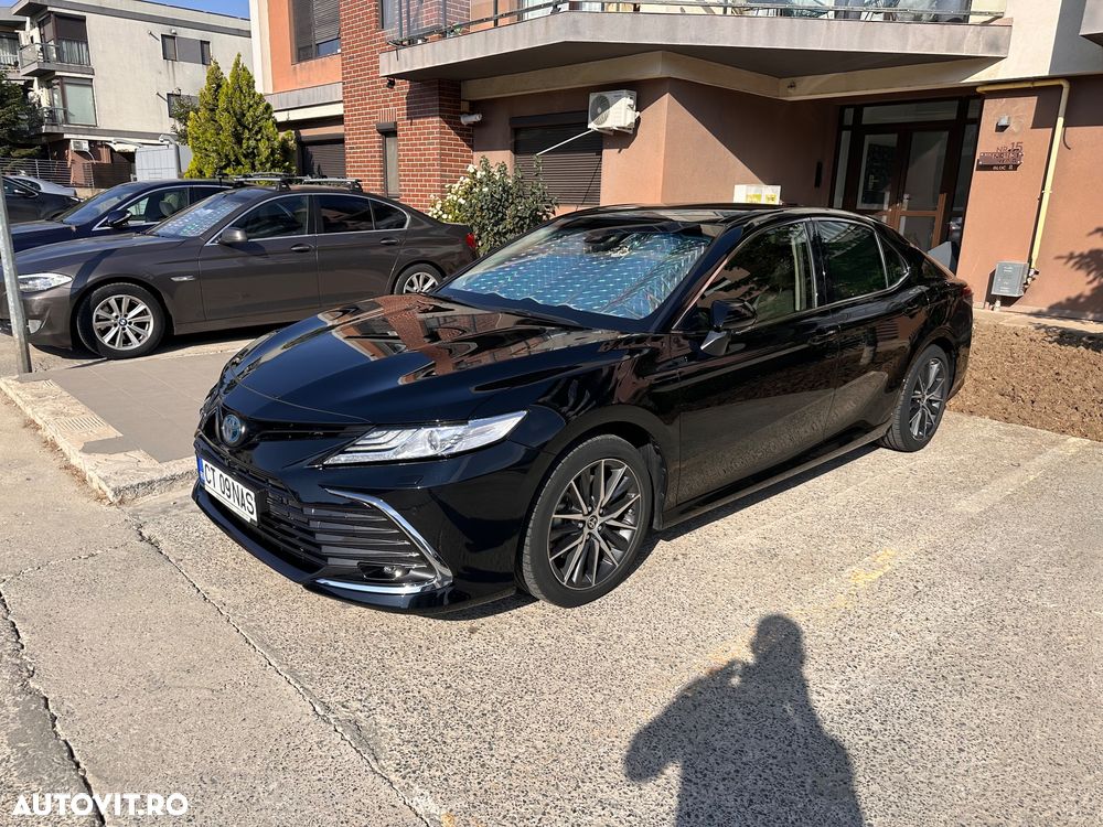 Toyota Camry Luxury - 2