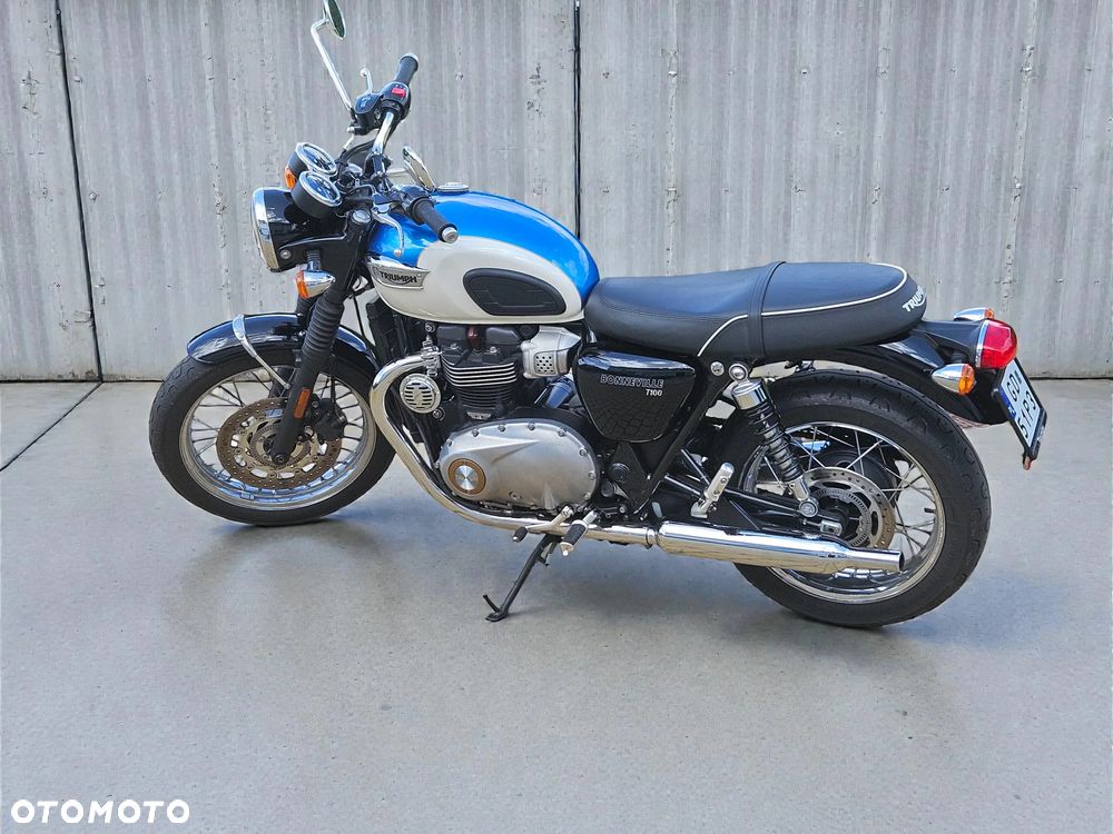 Triumph Bonneville - 9