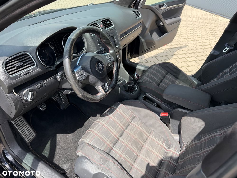 Volkswagen Golf - 11