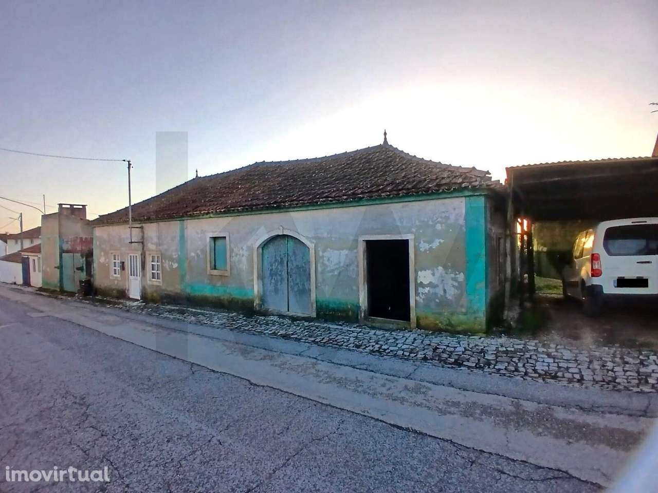 Moradia de Aldeia T2 com Terreno e Adega no Zambujal – Oportunidade de - Grande imagem: 3/18