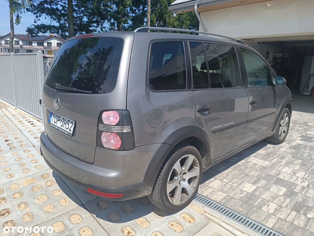 Volkswagen Touran 2.0 TDI DPF Cross DSG - 4