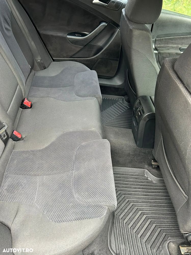 Volkswagen Passat - 4