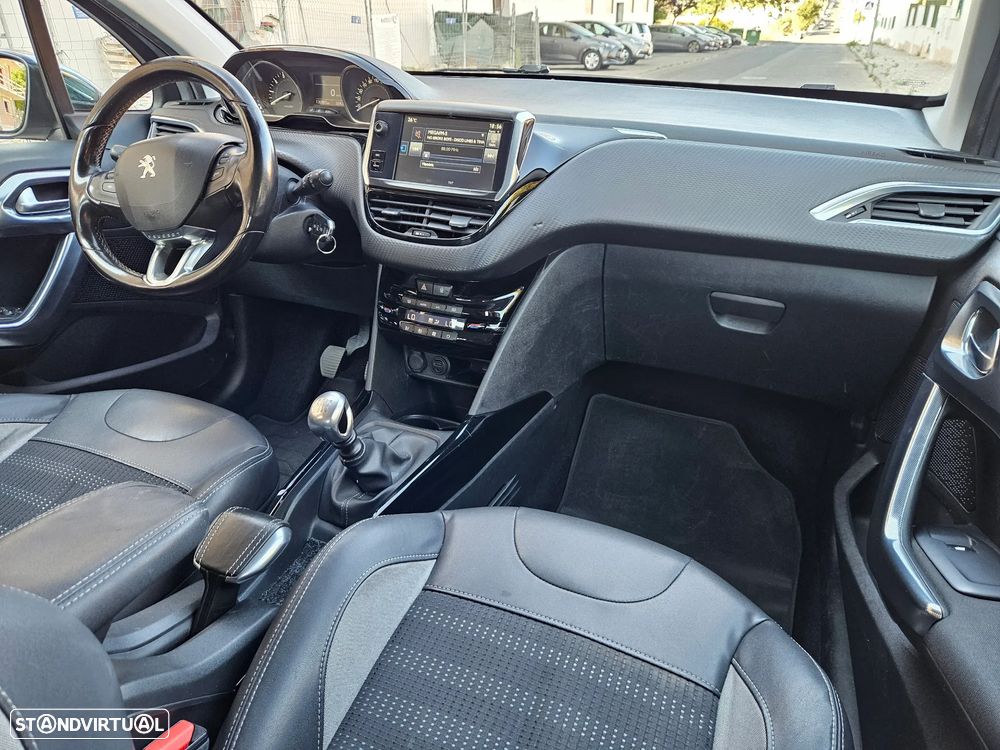 Peugeot 2008 1.2 PureTech Allure - 11