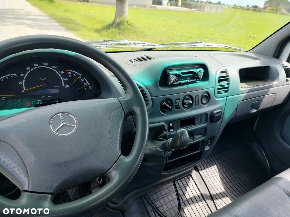 Mercedes-Benz Sprinter - 13