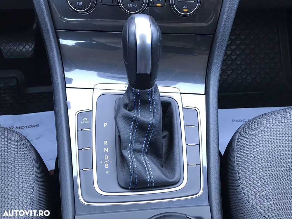 Volkswagen Golf - 35