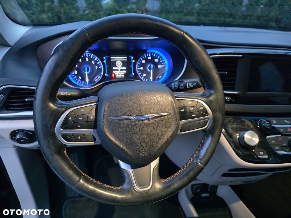 Chrysler Pacifica - 6