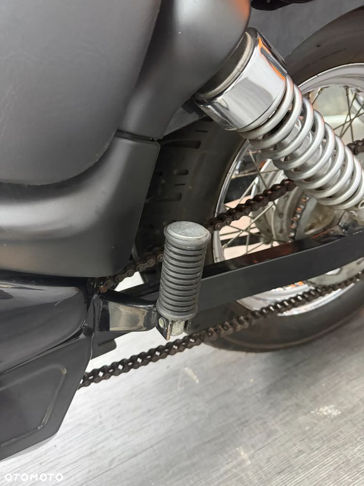 Suzuki Intruder - 12