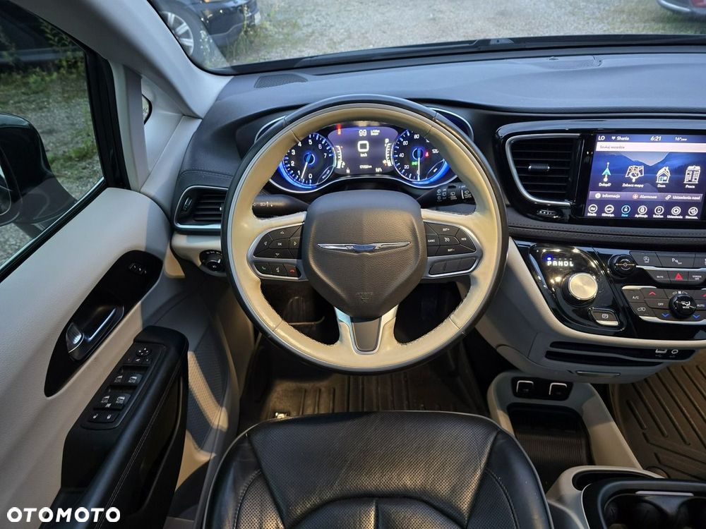 Chrysler Pacifica - 23