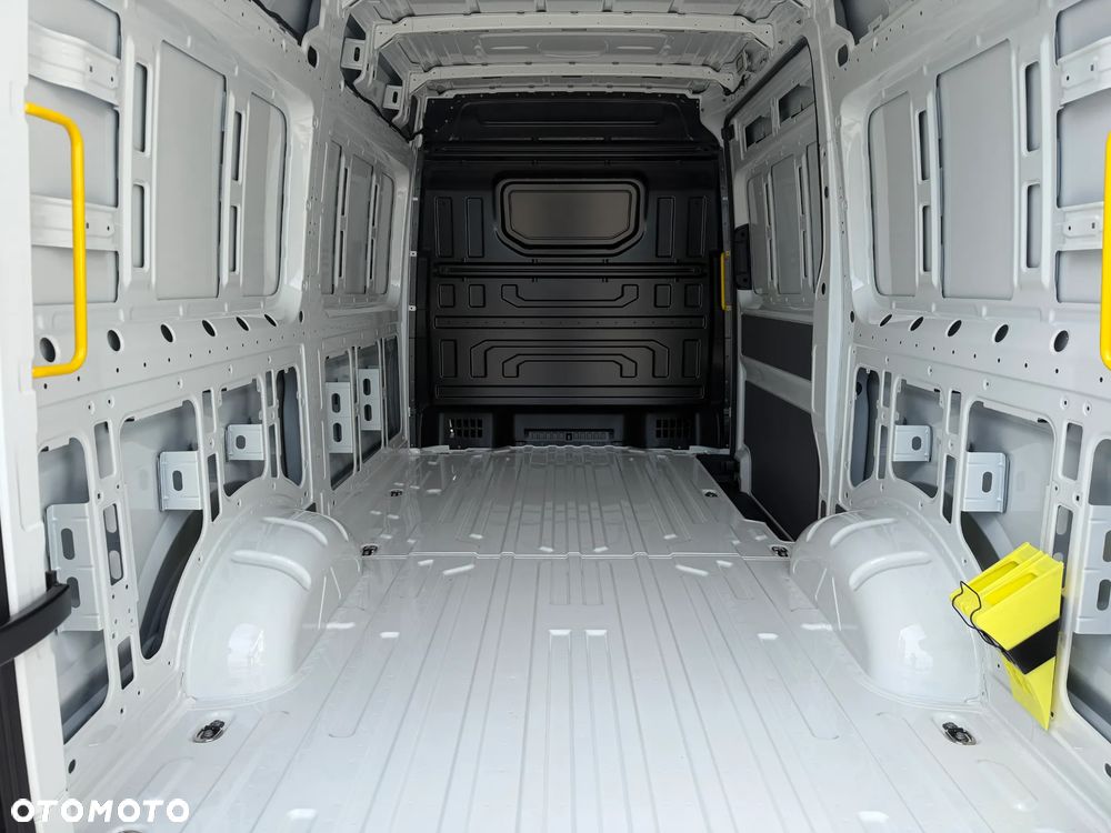 Volkswagen Crafter - 12