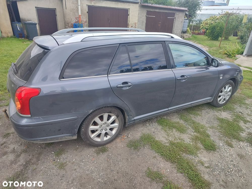 Toyota Avensis - 4