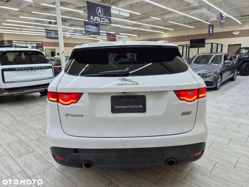 Jaguar F-Pace 2.0 i4D AWD R-Sport - 11