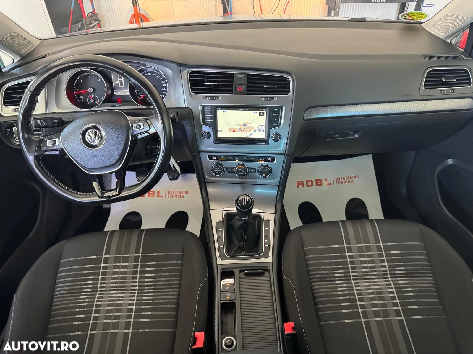 Volkswagen Golf 1.6 TDI BlueMotion Technology Lounge - 7