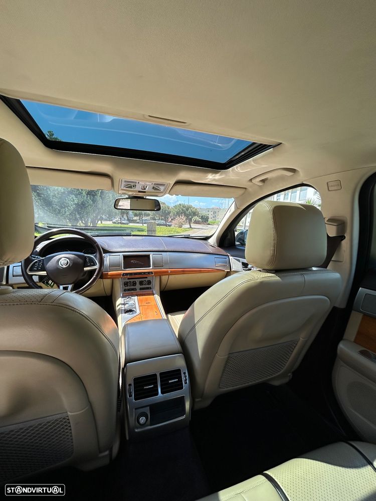 Jaguar XF 3.0 V6 S - 10