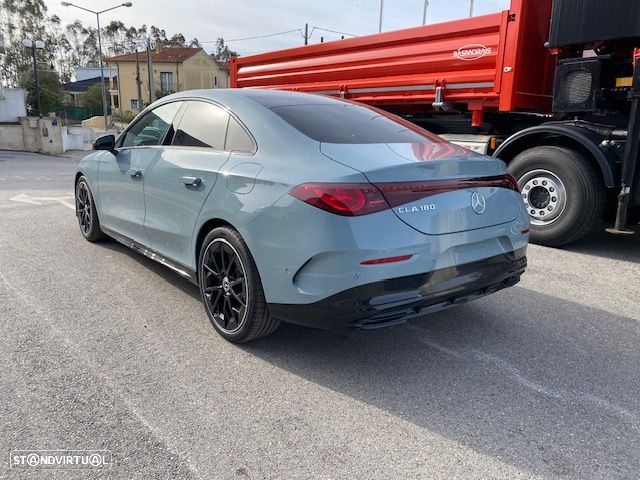 Mercedes-Benz CLA 180 Standard - 4