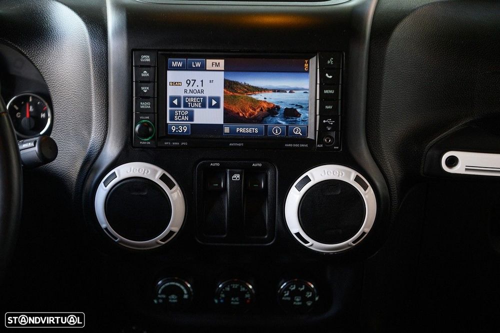 Jeep Wrangler 2.8 CRD Auto Sport - 43