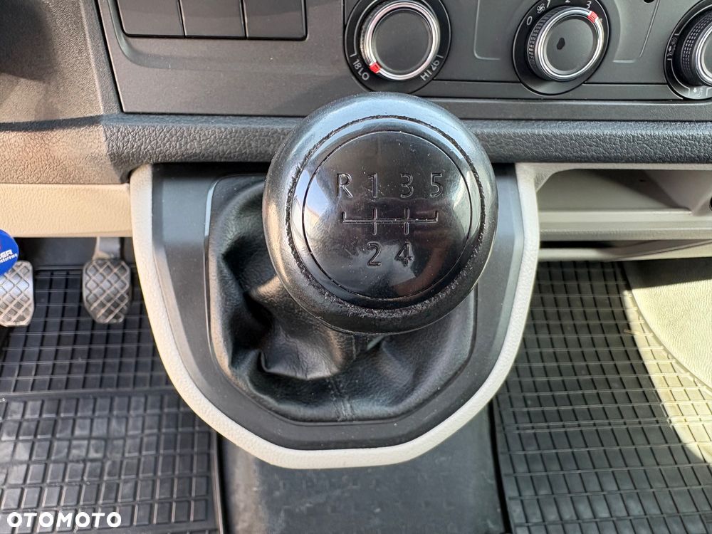 Volkswagen Transporter - 19