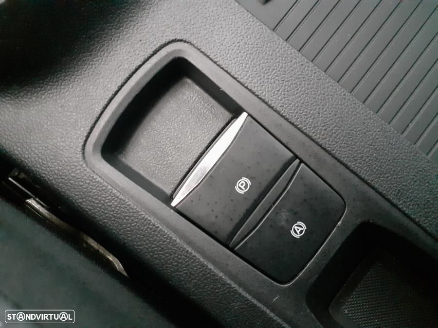 Ford Focus SW 1.5 TDCi EcoBlue Business - 19