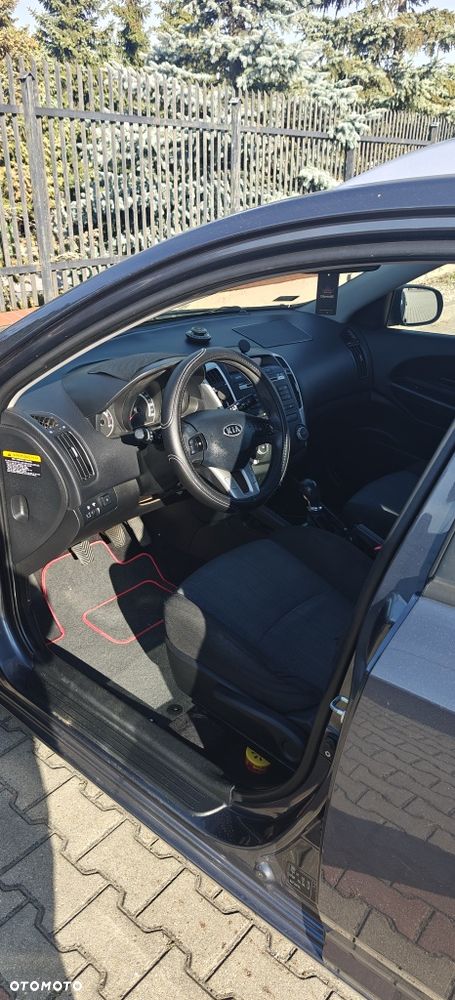 Kia Ceed - 8