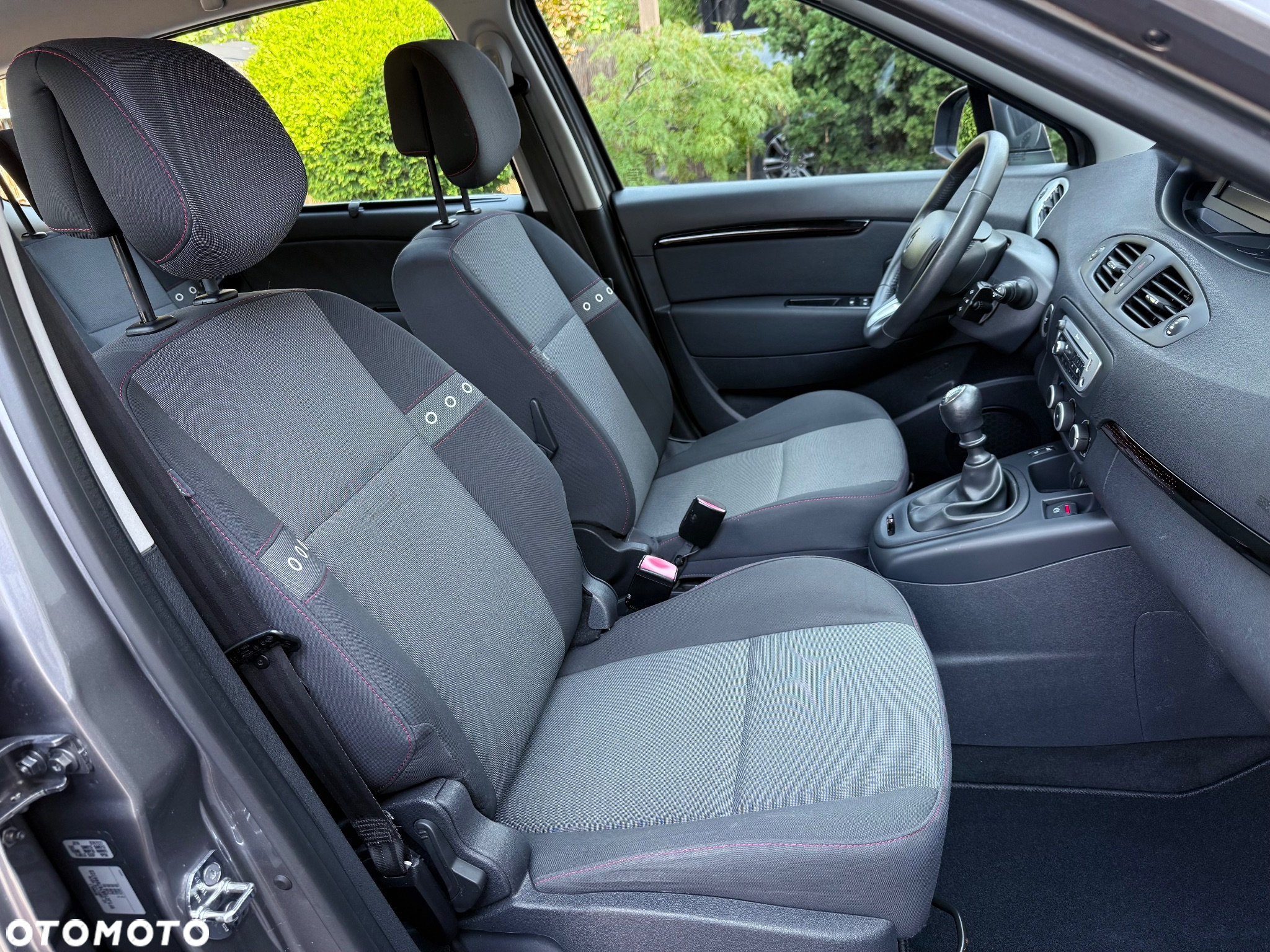 Renault Grand Scenic 1.6 16V 110 Paris - 25