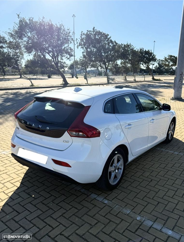 Volvo V40 D2 Momentum - 4