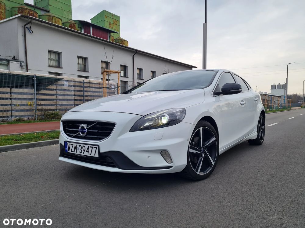 Volvo V40 D2 Drive-E R-Design Momentum - 1