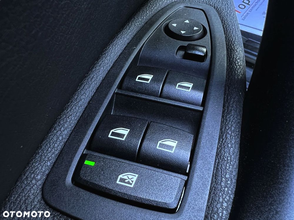 BMW X1 sDrive18d xLine - 34