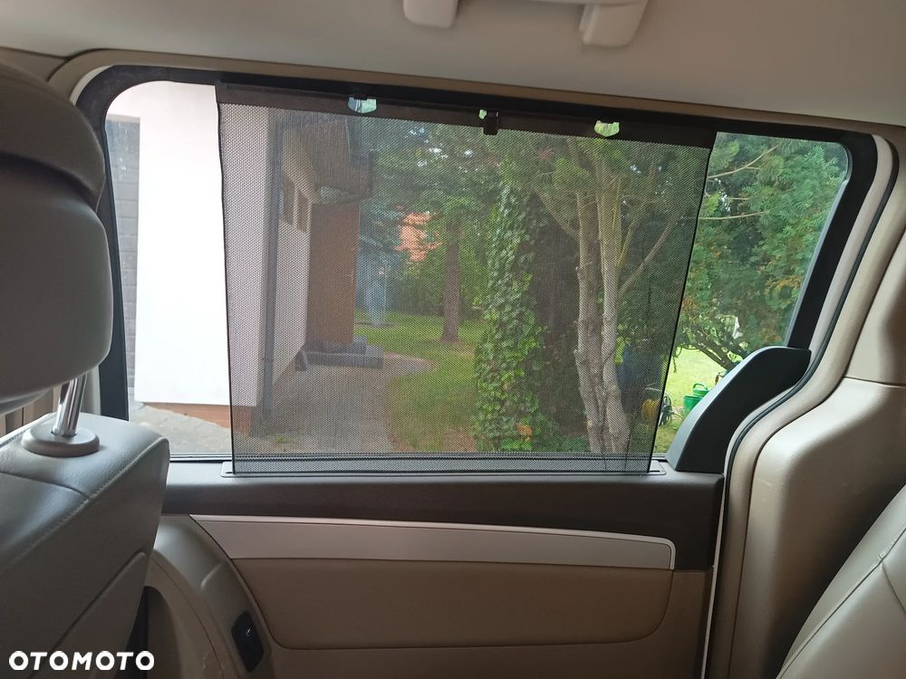 Volkswagen Routan - 22