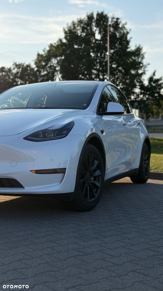 Tesla Model Y Long Range AWD - 8
