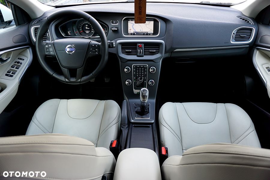 Volvo V40 D2 Summum - 31