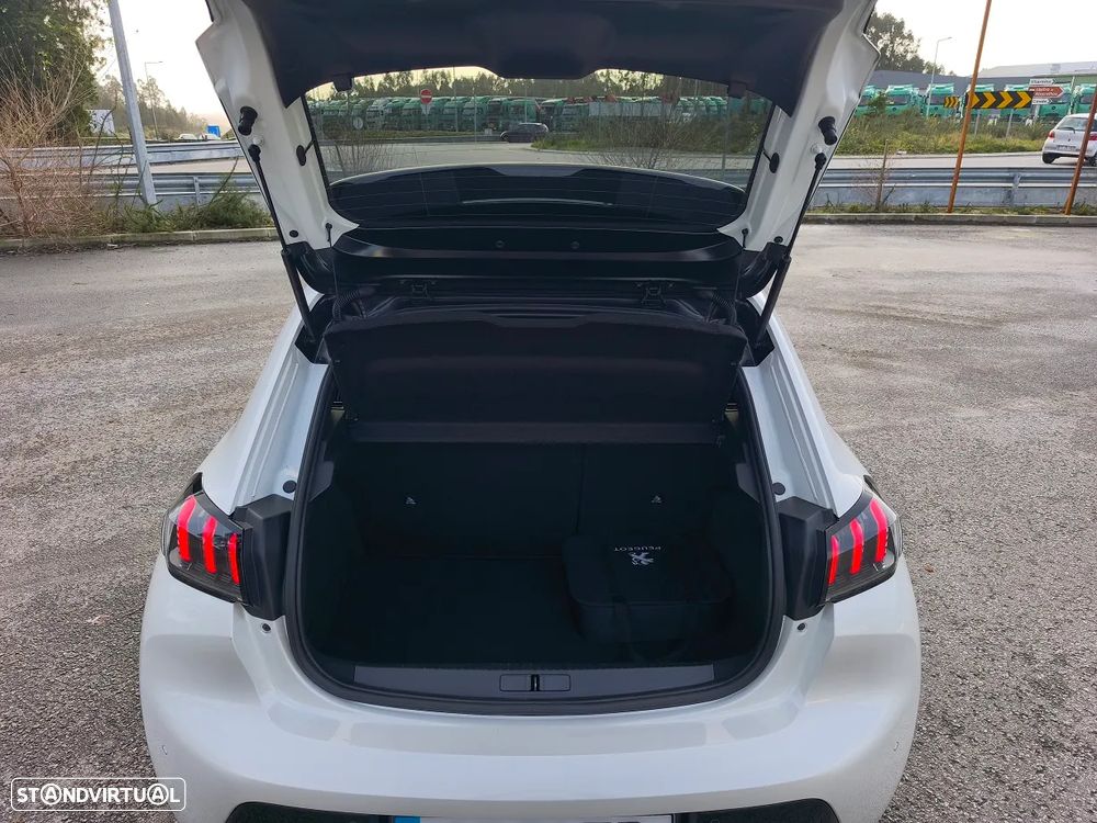Peugeot e-208 GT+ - 20
