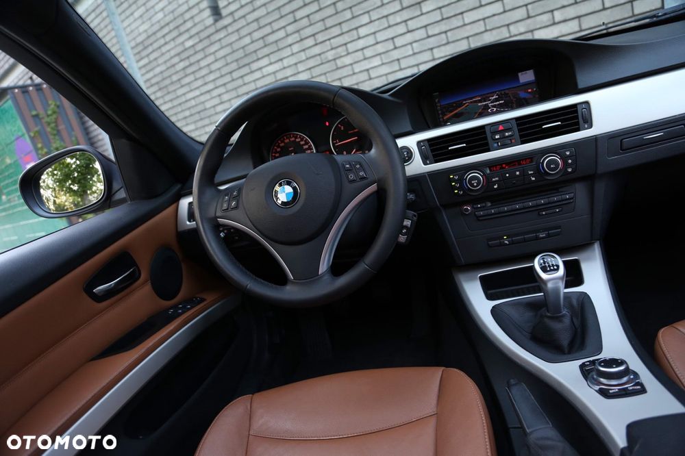 BMW Seria 3 318d DPF Touring - 26