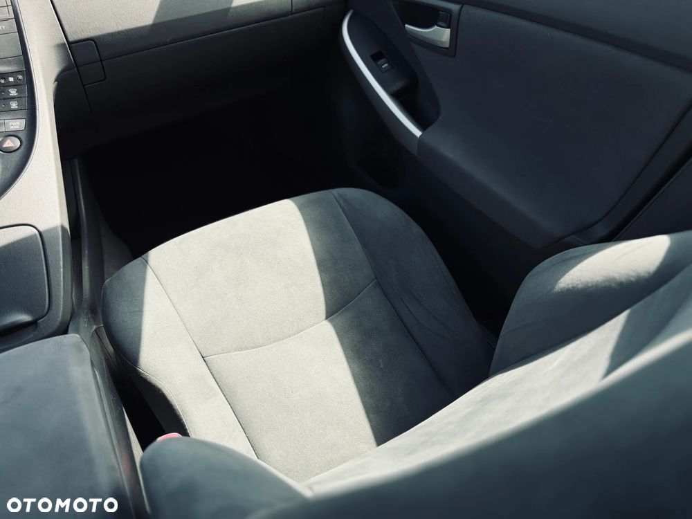 Toyota Prius (Hybrid) Comfort - 23