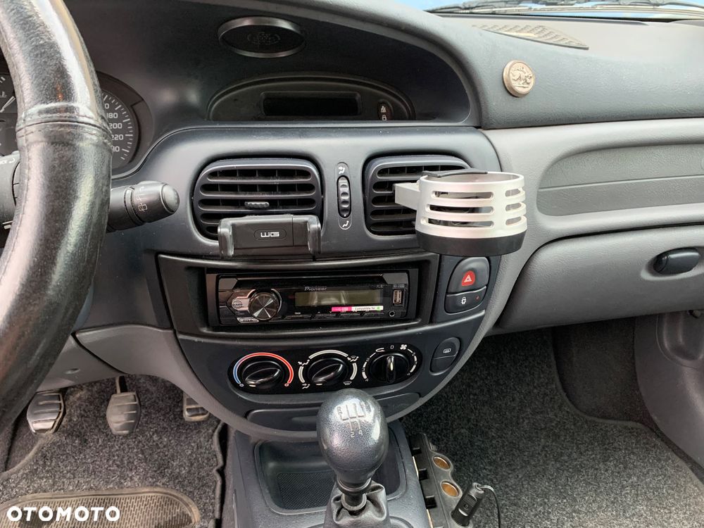 Renault Megane 1.4 RN 16V - 10