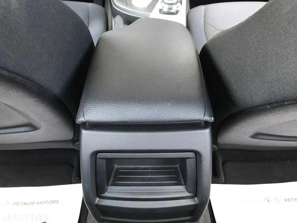 BMW Seria 3 320i Aut. - 37
